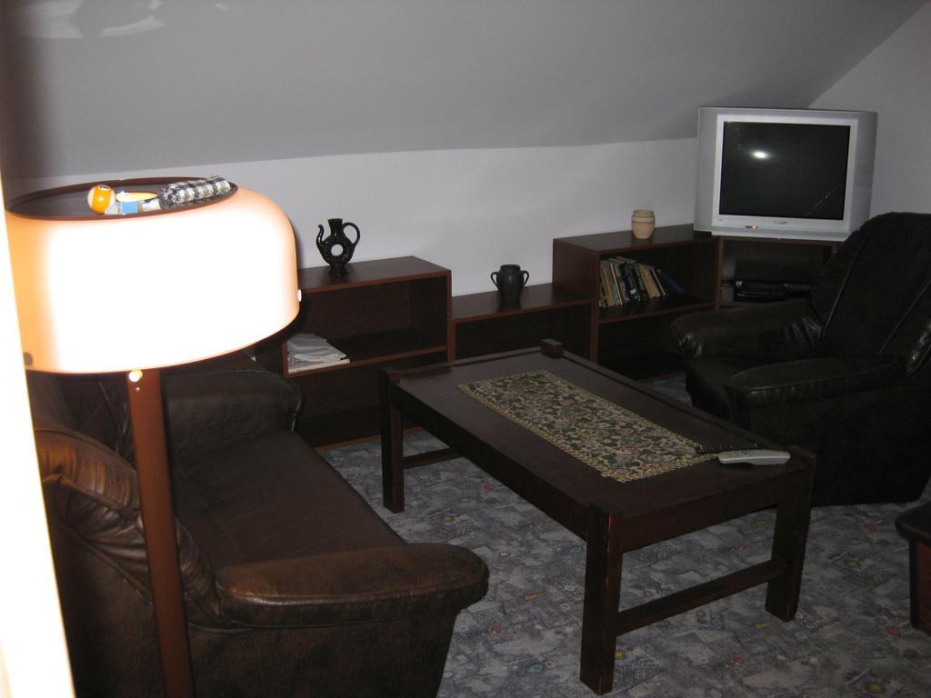 Pokoje Goscinne Pod Palmami Busko-Zdrój Kamer foto