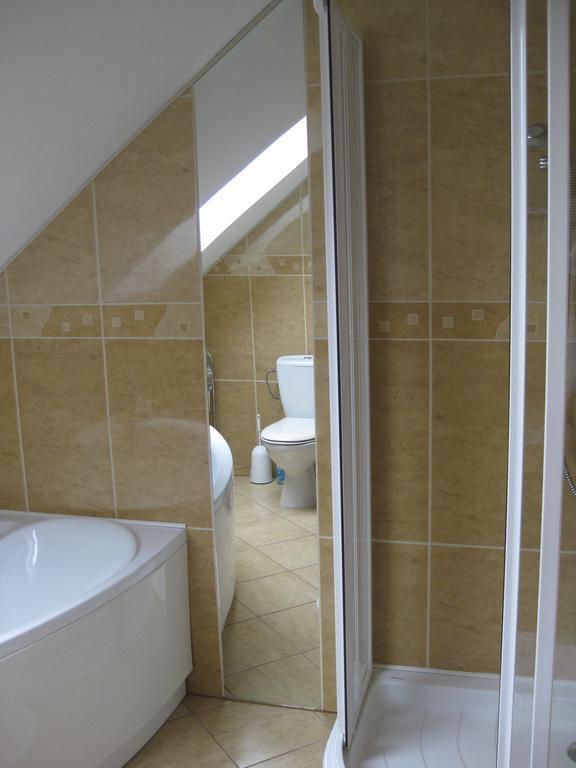 Pokoje Goscinne Pod Palmami Busko-Zdrój Kamer foto